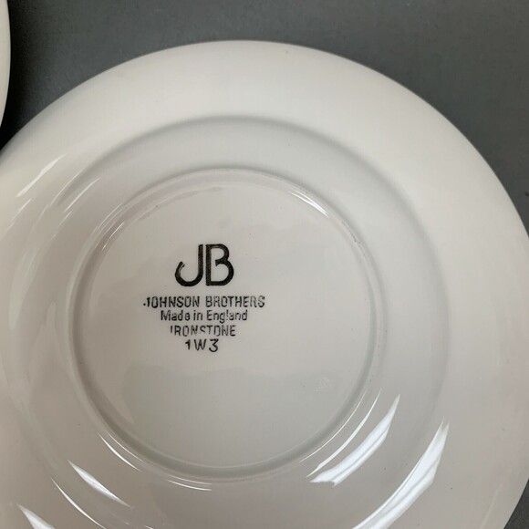 Johnson Brothers Athena Bread and Butter Plates Ivory Ribbed Border Lot of 6 - Picture 9 of 11